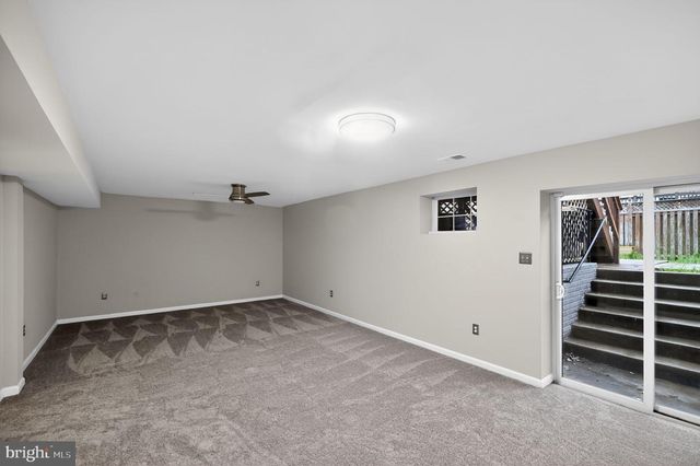 6800 HOLLOW GLEN CT, Gainesville, VA 20155