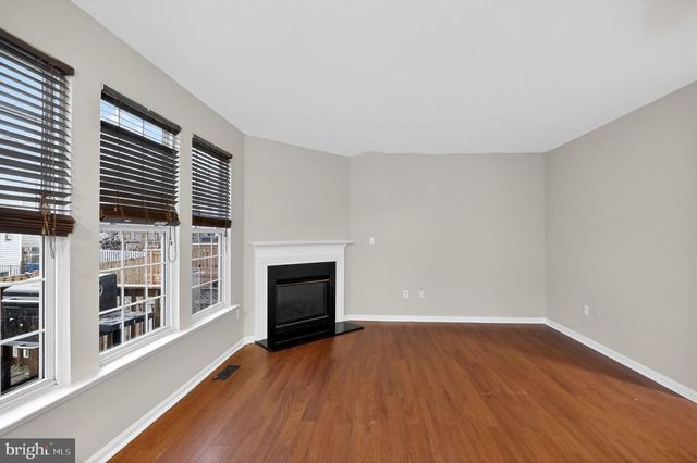 6800 HOLLOW GLEN CT, Gainesville, VA 20155