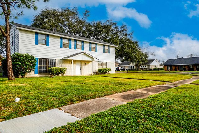 112 Honeysuckle Street, Lake Jackson, TX 77566