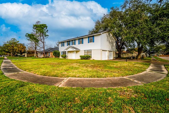 112 Honeysuckle Street, Lake Jackson, TX 77566