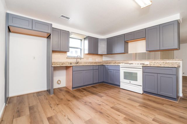 112 Honeysuckle Street, Lake Jackson, TX 77566