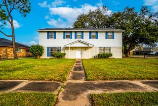 112 Honeysuckle Street, Lake Jackson, TX 77566