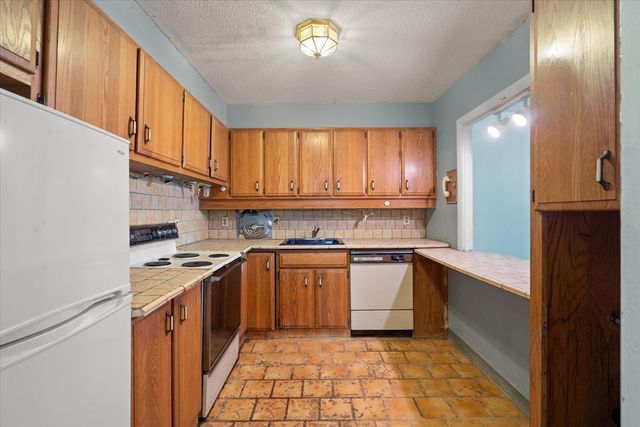 80 Salisbury St 101, Worcester, MA 01609