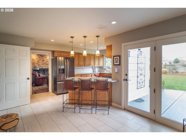 18 ROYAL OAKS Dr, Roseburg, OR 97471