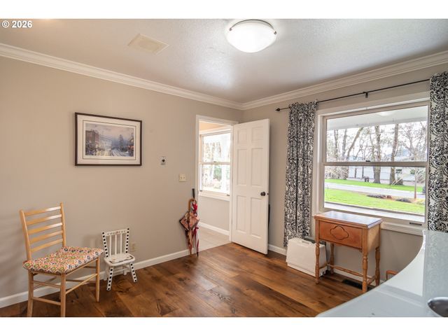 18 ROYAL OAKS Dr, Roseburg, OR 97471