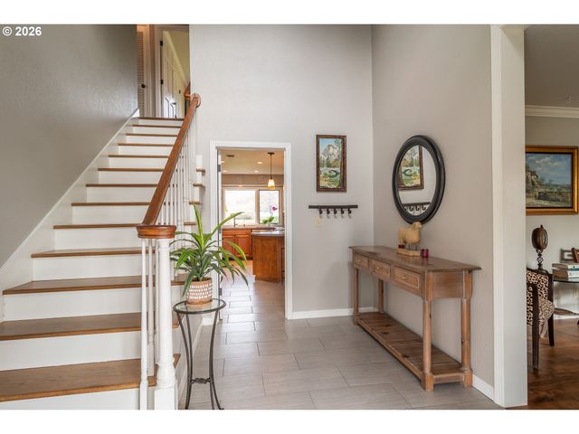 18 ROYAL OAKS Dr, Roseburg, OR 97471