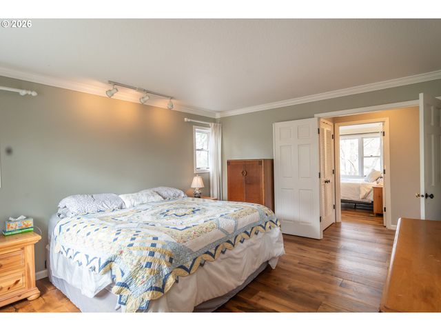 18 ROYAL OAKS Dr, Roseburg, OR 97471