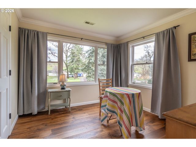 18 ROYAL OAKS Dr, Roseburg, OR 97471