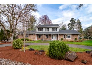 18 ROYAL OAKS Dr, Roseburg, OR 97471