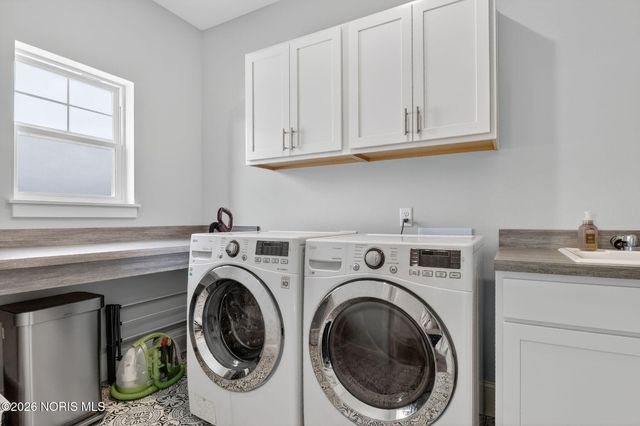 1021 Brampton Park Road, Perrysburg, OH 43551