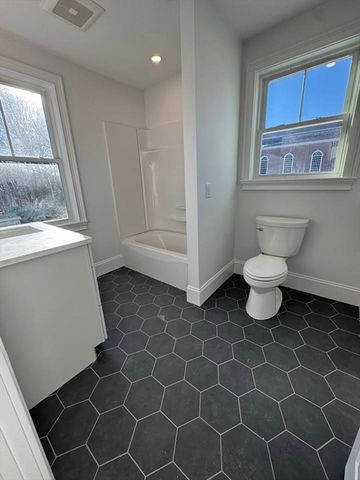 41 Elm Street 101, Andover, MA 01810