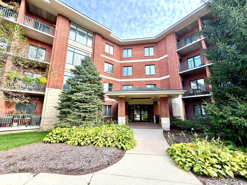 855 E 22nd Street 111, Lombard, IL 60148 — exterior