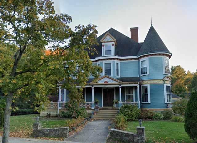 888 Beacon St 3, Newton, MA 02459