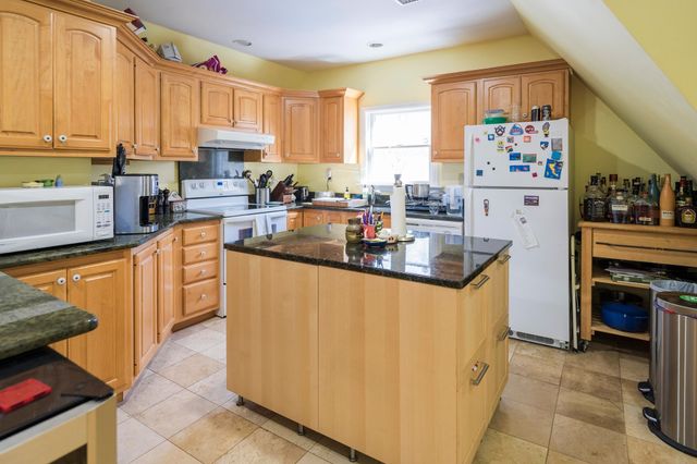 888 Beacon St 3, Newton, MA 02459