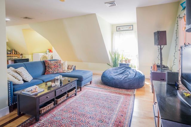 888 Beacon St 3, Newton, MA 02459