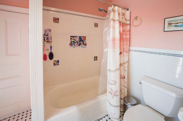 888 Beacon St 3, Newton, MA 02459