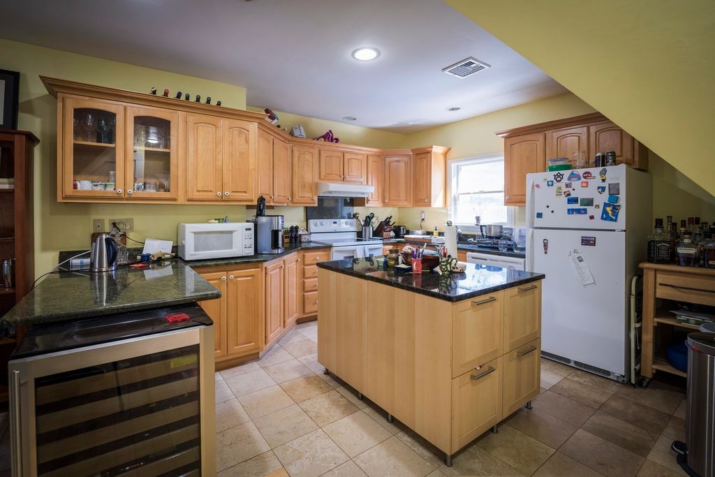 888 Beacon St 3, Newton, MA 02459
