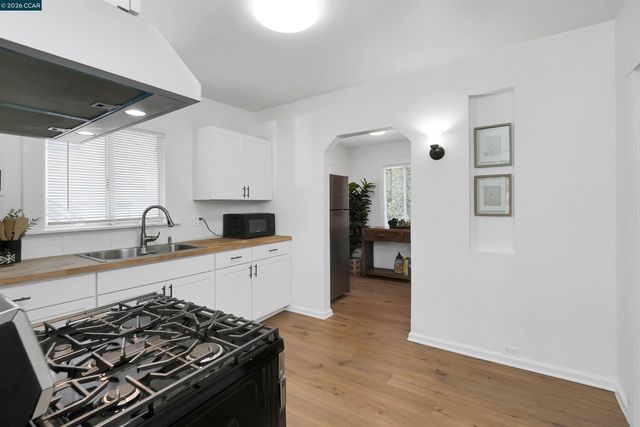 2596 Macarthur Blvd, Oakland, CA 94602