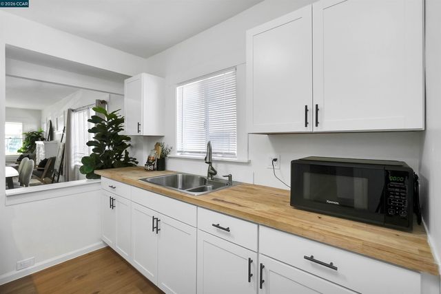 2596 Macarthur Blvd, Oakland, CA 94602