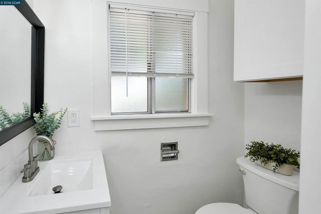 2596 Macarthur Blvd, Oakland, CA 94602