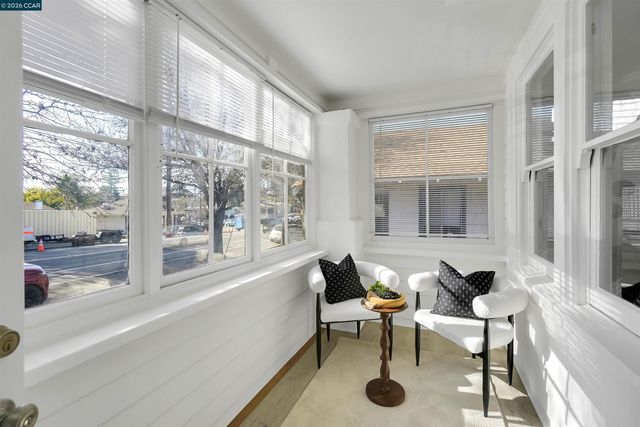 2596 Macarthur Blvd, Oakland, CA 94602