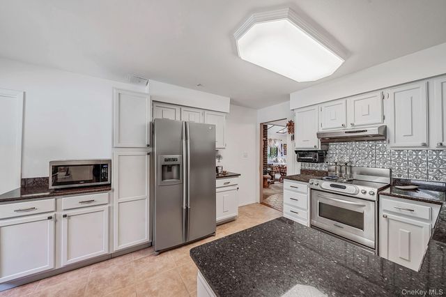 96 Fulton Boulevard, Commack, NY 11725