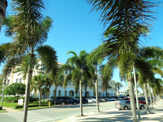 1818 10th Avenue, Vero Beach, FL 32960