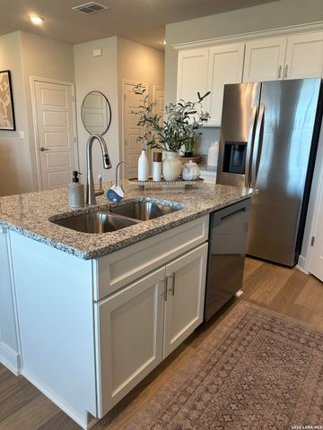7166 Magnolia Crk Unit 101, San Antonio, TX 78252