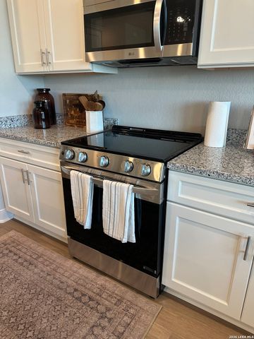 7166 Magnolia Crk Unit 101, San Antonio, TX 78252
