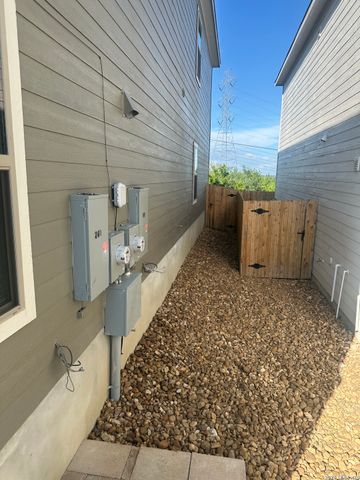 7166 Magnolia Crk Unit 101, San Antonio, TX 78252