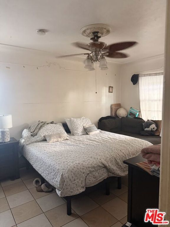 Image 11 of property listing at 6837 Mayflower Avenue, Bell, CA 90201