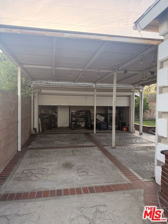 Image 12 of property listing at 6837 Mayflower Avenue, Bell, CA 90201