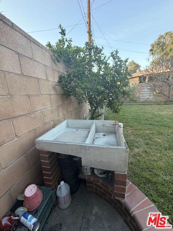 Image 16 of property listing at 6837 Mayflower Avenue, Bell, CA 90201