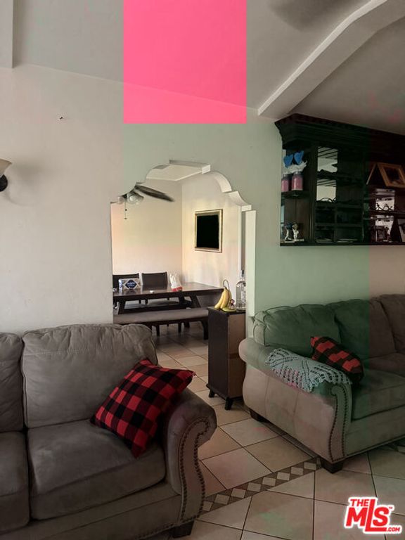 Image 4 of property listing at 6837 Mayflower Avenue, Bell, CA 90201