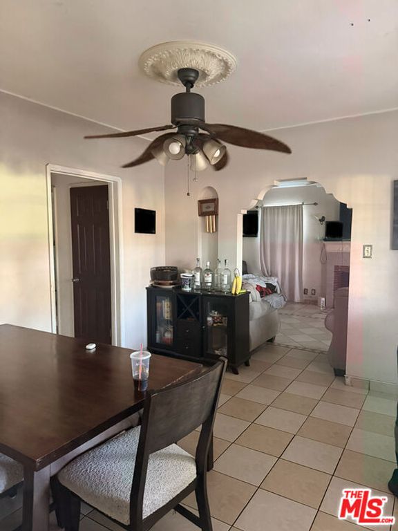 Image 5 of property listing at 6837 Mayflower Avenue, Bell, CA 90201