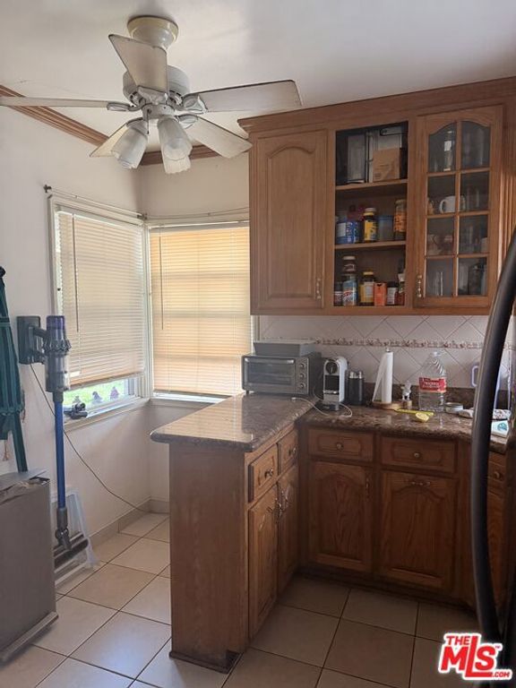 Image 7 of property listing at 6837 Mayflower Avenue, Bell, CA 90201
