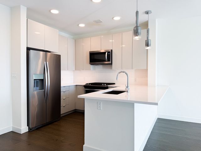 65 Lewis St 511, Boston, MA 02128