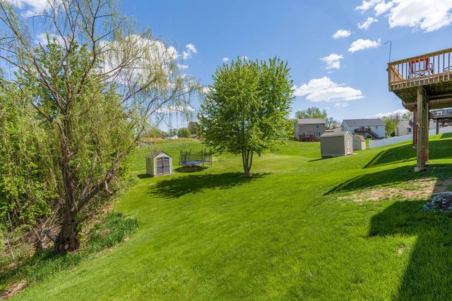 14 Hidden Valley Circle, Davenport, IA 52804