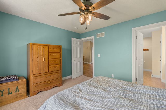 14 Hidden Valley Circle, Davenport, IA 52804