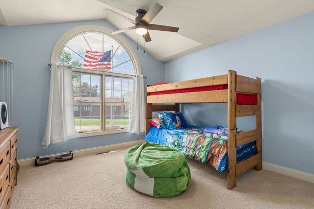 14 Hidden Valley Circle, Davenport, IA 52804