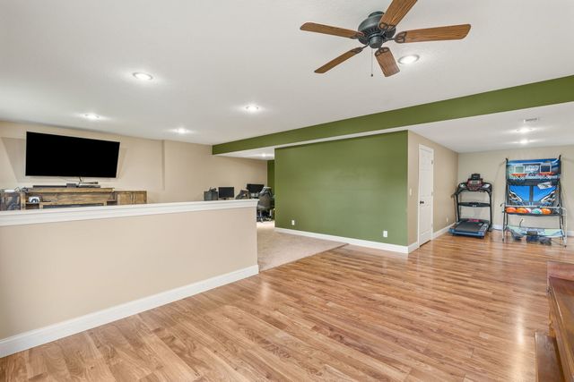 14 Hidden Valley Circle, Davenport, IA 52804