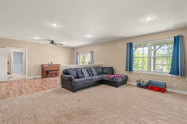 14 Hidden Valley Circle, Davenport, IA 52804