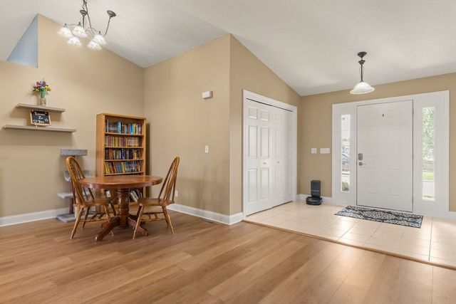 14 Hidden Valley Circle, Davenport, IA 52804