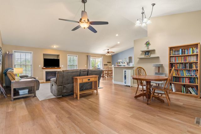 14 Hidden Valley Circle, Davenport, IA 52804