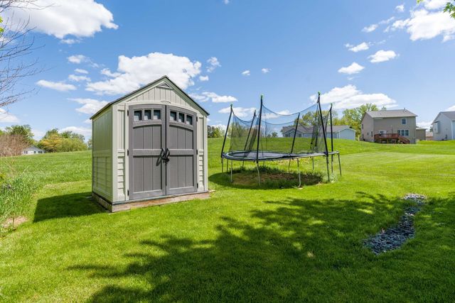 14 Hidden Valley Circle, Davenport, IA 52804