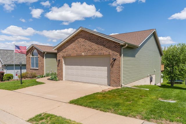 14 Hidden Valley Circle, Davenport, IA 52804