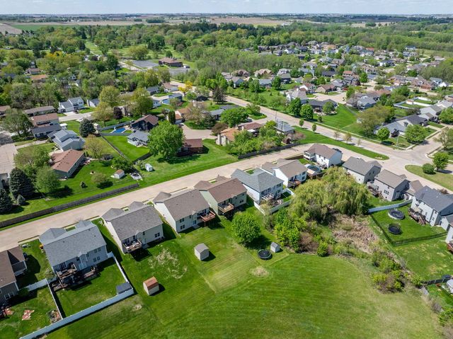 14 Hidden Valley Circle, Davenport, IA 52804