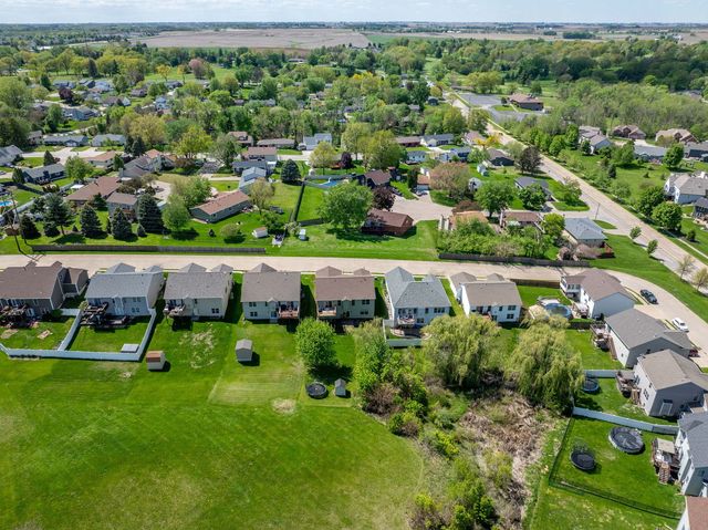 14 Hidden Valley Circle, Davenport, IA 52804
