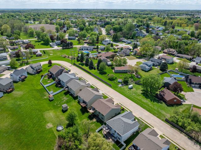 14 Hidden Valley Circle, Davenport, IA 52804