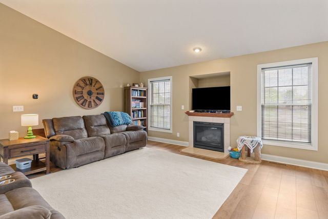 14 Hidden Valley Circle, Davenport, IA 52804